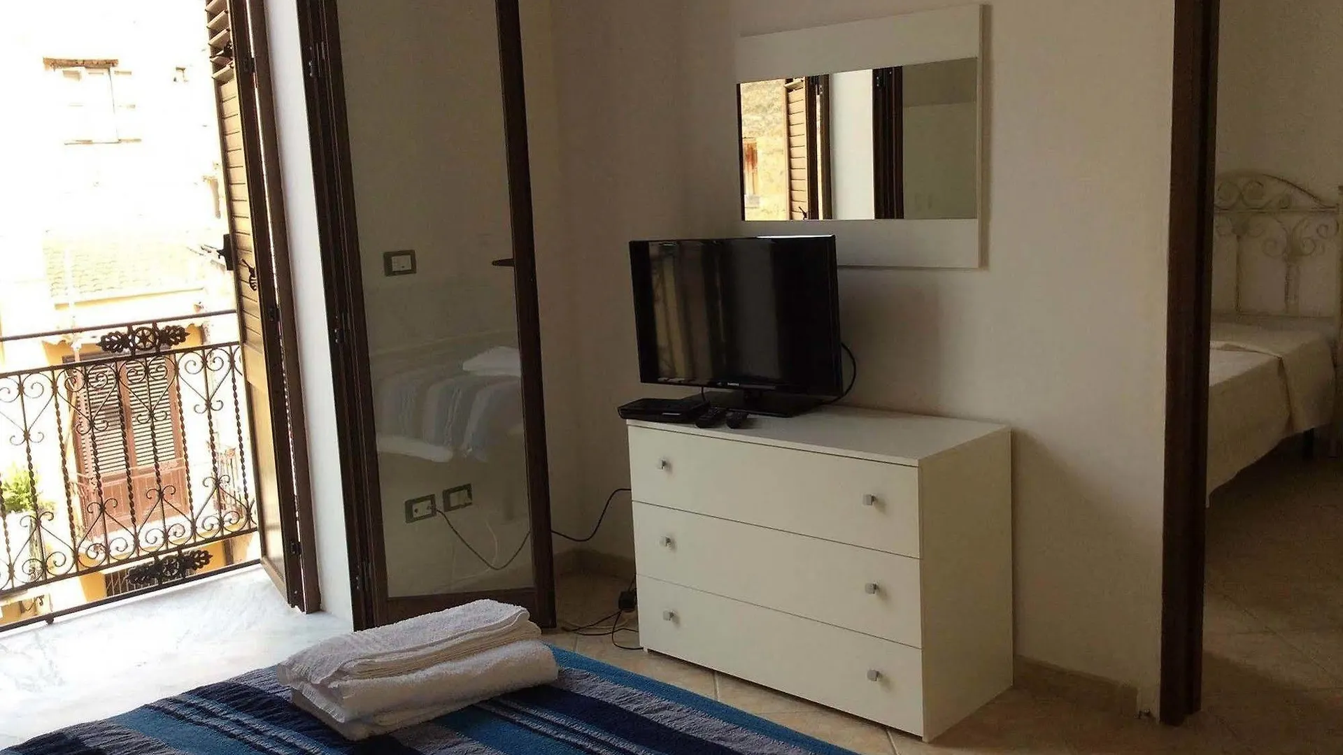 Case Corona Hotel Santa Flavia