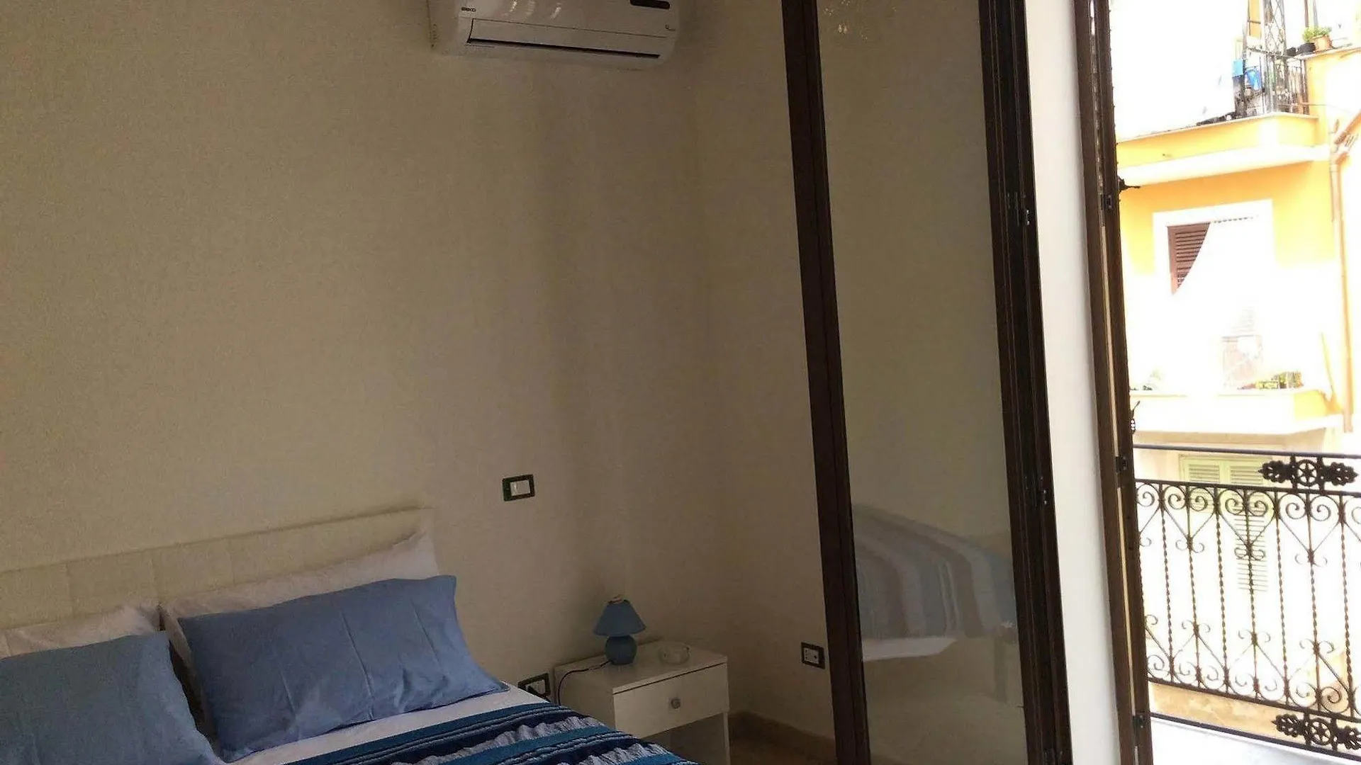 Case Corona Hotel Santa Flavia